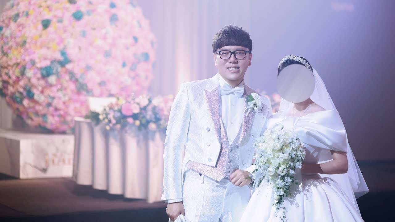 ヒカキン、挙式報告で妻の写真公開…「手にもモザイク」の厳重ぶりに「なんで？」疑問殺到