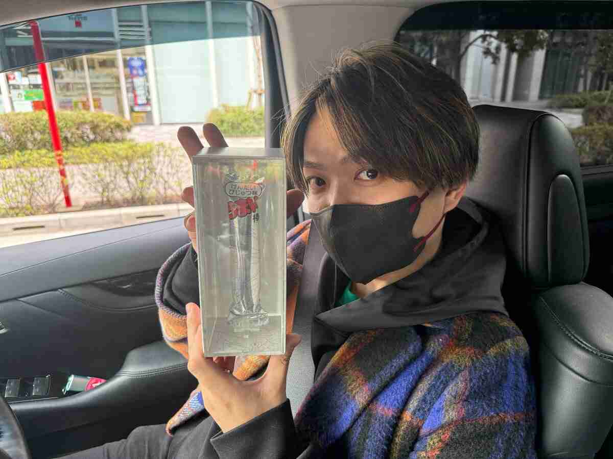 「ワクワクしてかじってみたんですが…」10万円のうまい棒を “開けた” 購入者に直撃取材「感触に思わず感動」の瞬間