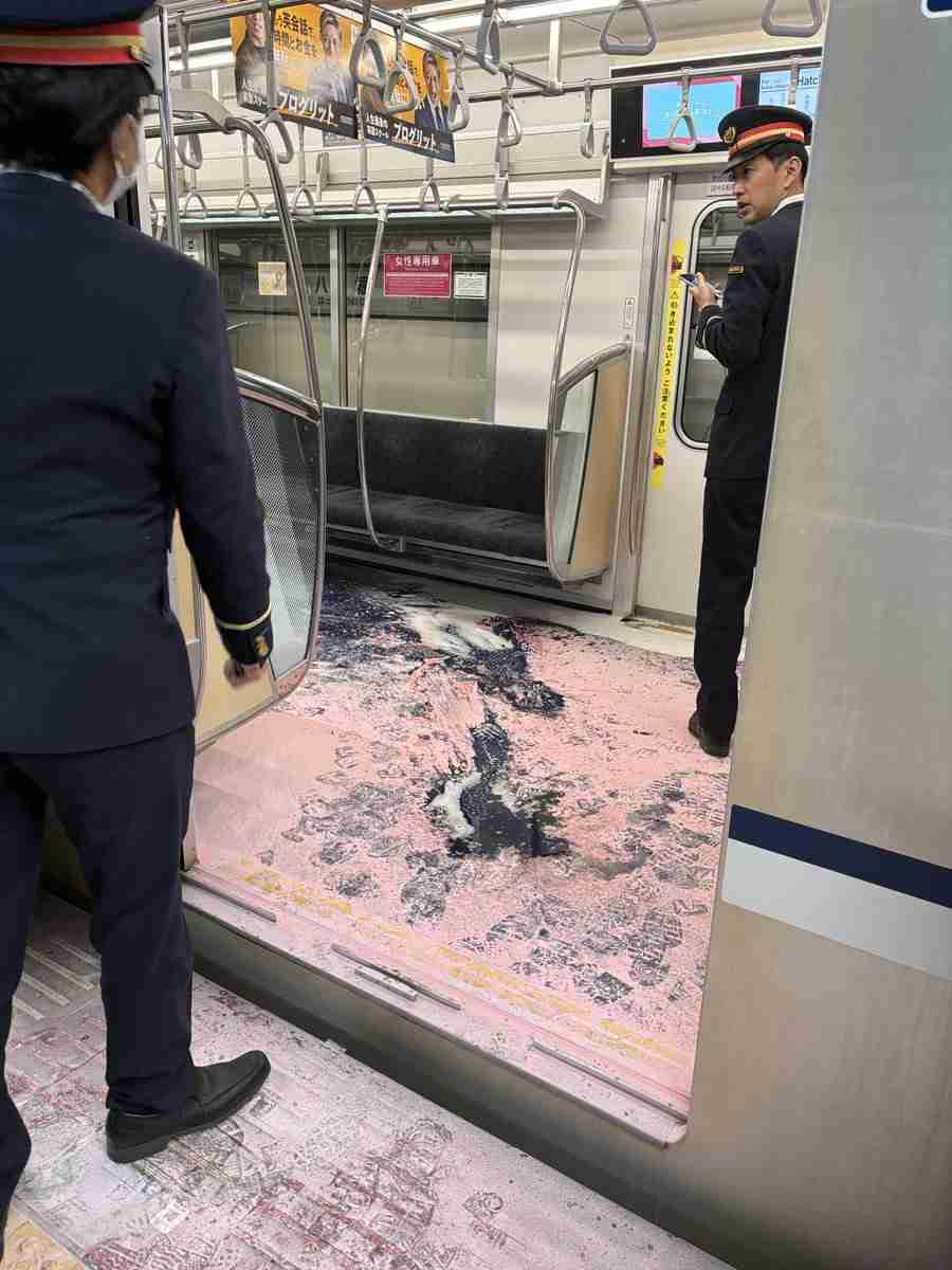 東京メトロ日比谷線車内でモバイルバッテリーから発火　一時運転見合わせ　駅員が消火器で消し止める
