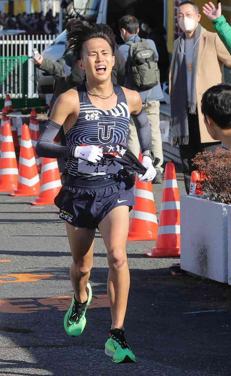 【箱根駅伝】２１年連続シード狙う東洋大　口町、石田らＯＢが給水係で参戦！　酒井監督「鉄紺の結束です」（スポーツ報知） - Yahoo!ニュース