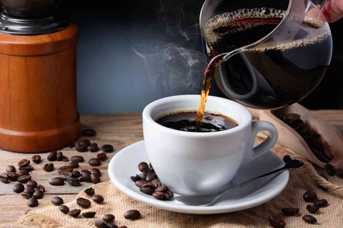 「コーヒー」飲むとダイエット効果が期待できる理由とは 医師が教える代謝アップの“秘訣” | オトナンサー