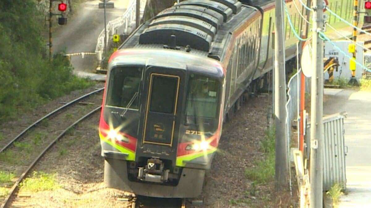 特急「南風」車内で、サバイバルナイフで車掌を切りつけたか⋯大阪・枚方市の63歳男を現行犯逮捕　乗客から「線路に避難している」と通報【高知】 | TBS NEWS DIG (1ページ)