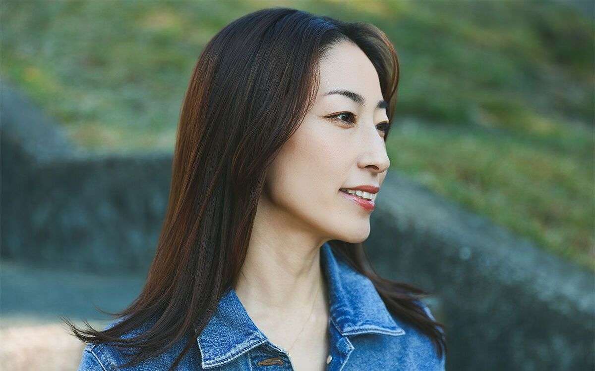 「一人で育てると言ったよね？」と…未婚の母となった人気グラドル・佐藤寛子さんが初めて「子供の父親」を明かしたワケ | 文春オンライン