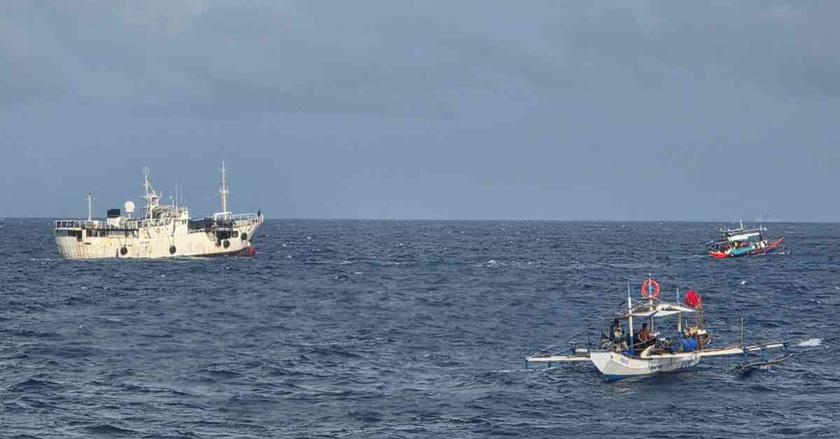 中国海警、フィリピン巡視船を妨害　針路変えねば「重大な事態」　南シナ海（時事通信） - Yahoo!ニュース
