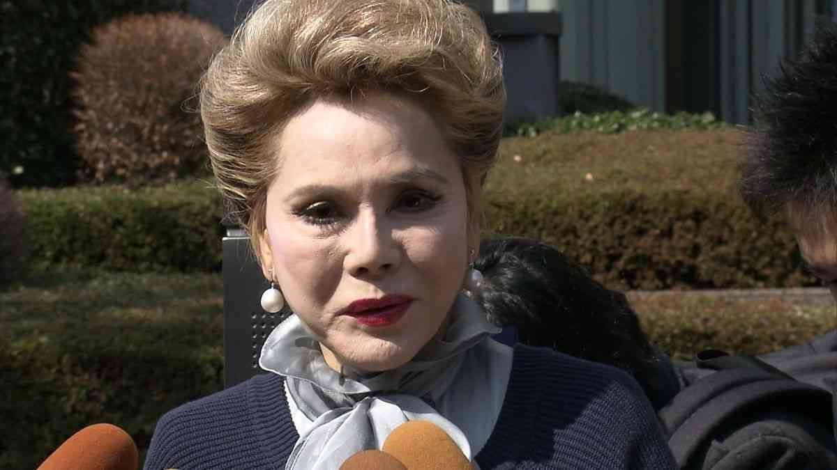 デヴィ夫人書類送検　愛犬めぐり元マネージャー女性殴るなどしケガさせたか　警視庁