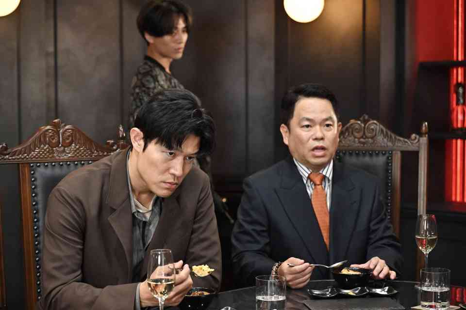 「リブート」鈴木亮平、初回で退場疑惑・ダイアン津田の行方を匂わす 松山ケンイチが考察開始「消された名探偵はリブートしますか？」
