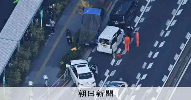 時速64キロで歩道暴走か、殺人容疑で男を再逮捕　足立・14人死傷：朝日新聞