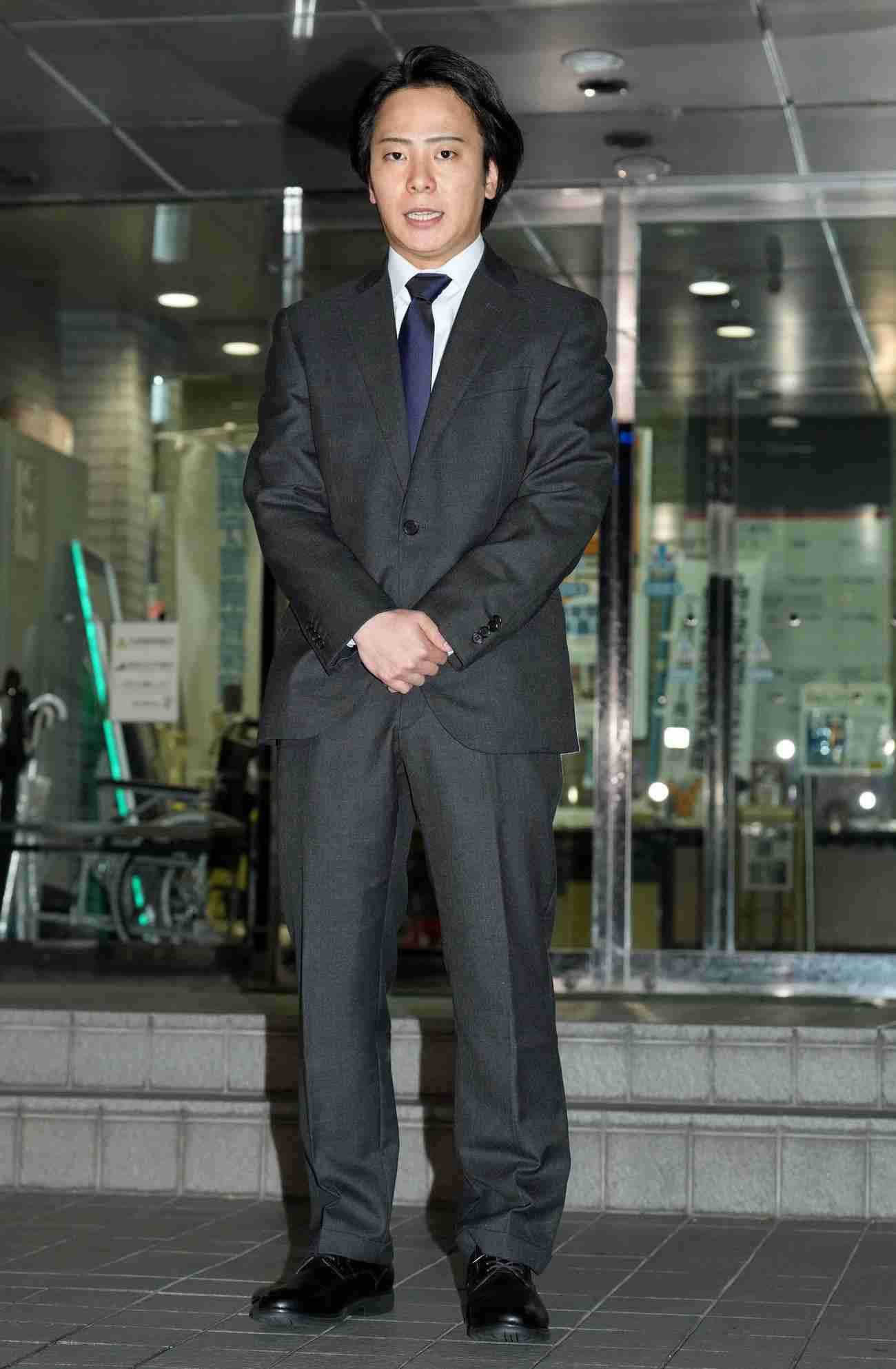 歌舞伎俳優 中村鶴松が釈放　「すみません」と発し２度頭下げる　“被害者に誠心誠意対応”と謝罪　店のドアを蹴り壊した疑いで現行犯逮捕
