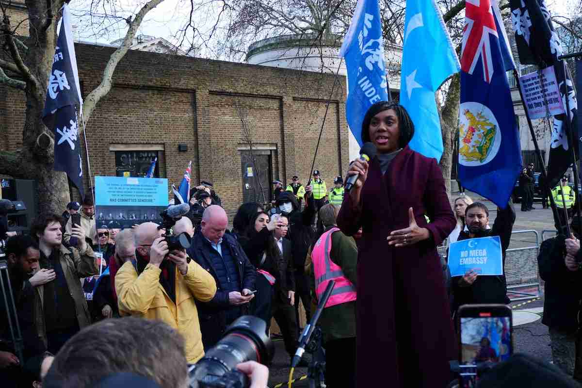 ロンドンの中国大使館の移転問題大詰め　20日までに英政権が判断　予定地前では抗議デモ（産経新聞） - Yahoo!ニュース