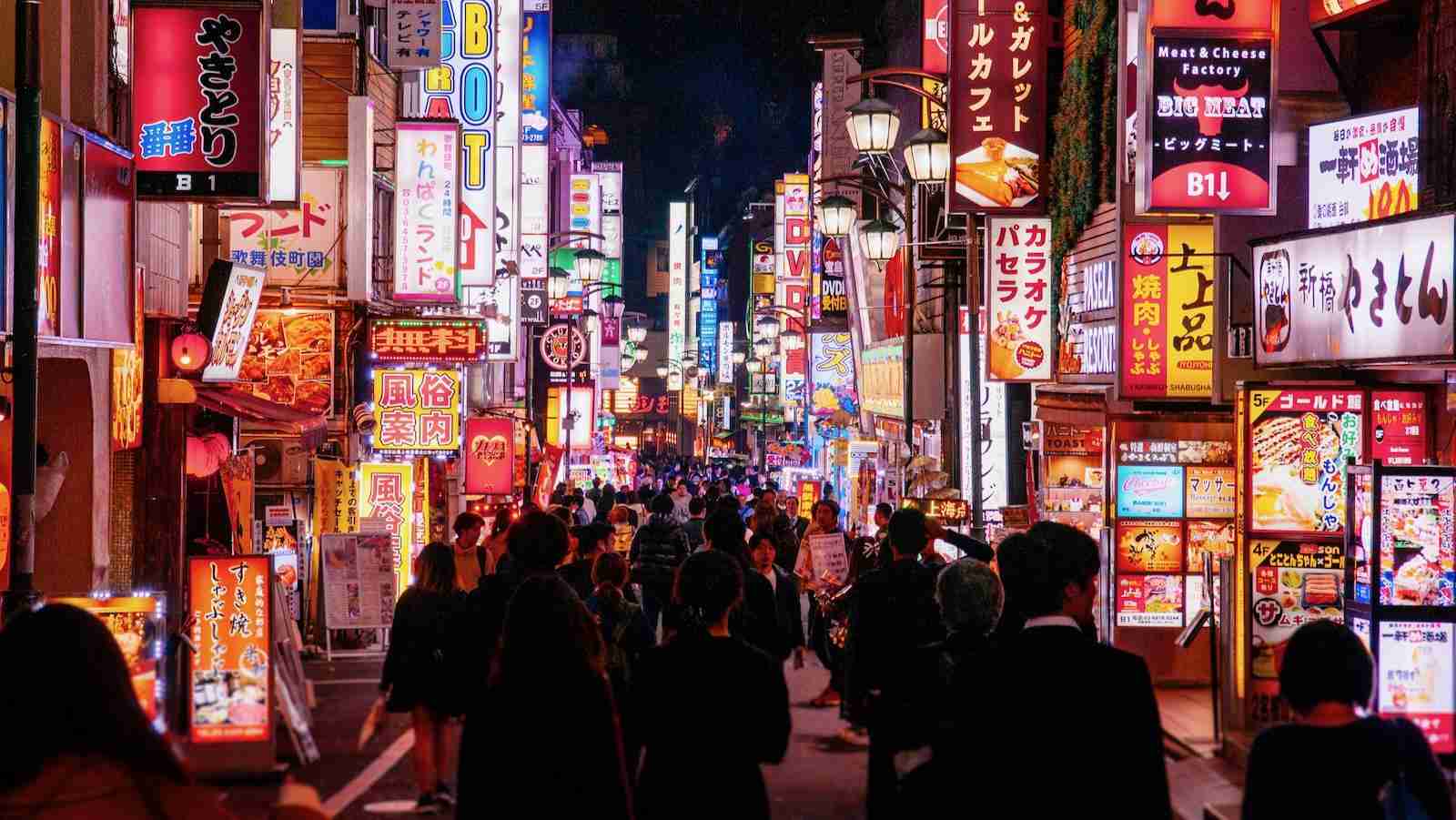 「若者への挨拶や褒め言葉は控えてください」─カフェやジムでの「年配者立ち入り禁止」の波が日本にもやってきた（クーリエ・ジャポン） - Yahoo!ニュース