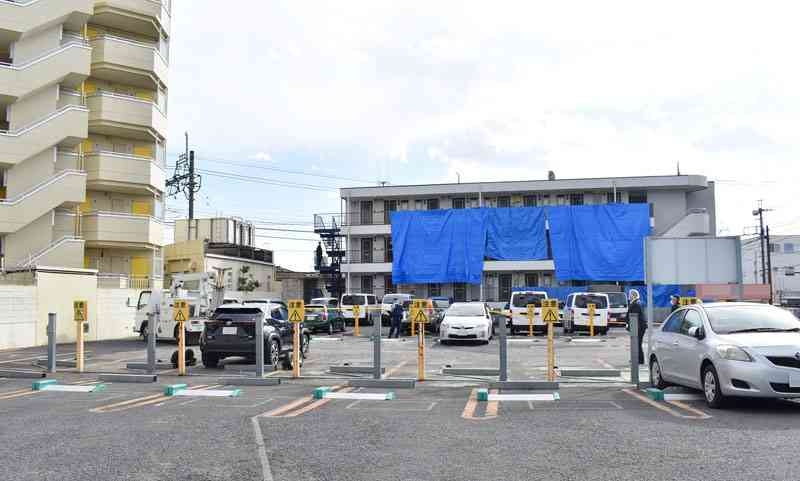 性的サービスの女、強盗を死亡させ懲役4年　客のふりした強盗の男性、殴って金銭を要求…防御したい女、ナイフで刺す「殺されるかと」　そして部屋から出ようとした男性、さらに刺され…裁判長「過剰防衛」
