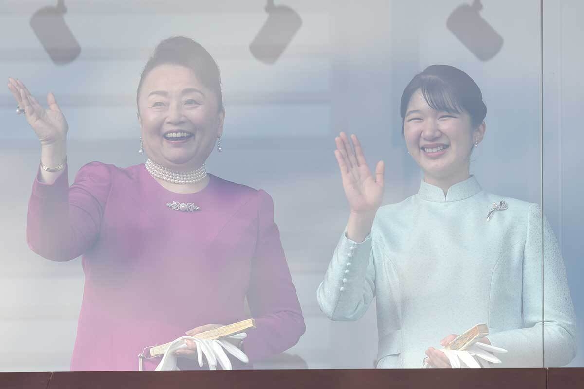 《愛子さまとは笑顔でお話も…》信子さま　隣の長女・彬子さまとは目も合わされず…一般参賀でも隠されなかった「母娘の深刻な溝」（女性自身） - Yahoo!ニュース
