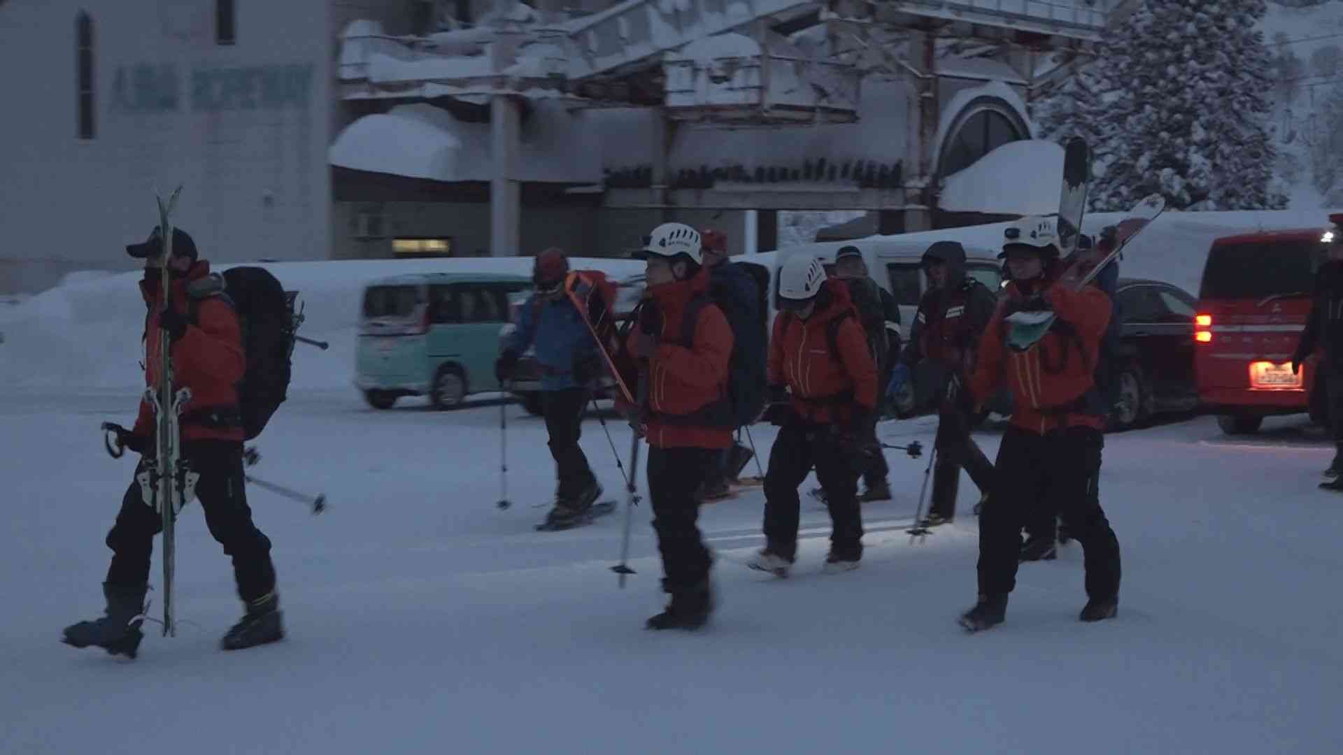 「滑った跡があったのでいけると…」中国籍や台湾籍の男性6人が一時遭難も無事救助　雪を掘って作った穴で一晩ビバーク | 新潟ニュース NST