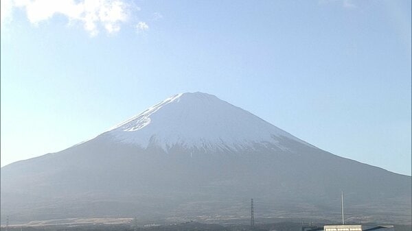 閉山中の富士山8合目の登山道で中国人男性が転倒し負傷　「右足首をケガして歩けない」　消防に救助要請　18日朝から単独で登山か｜FNNプライムオンライン