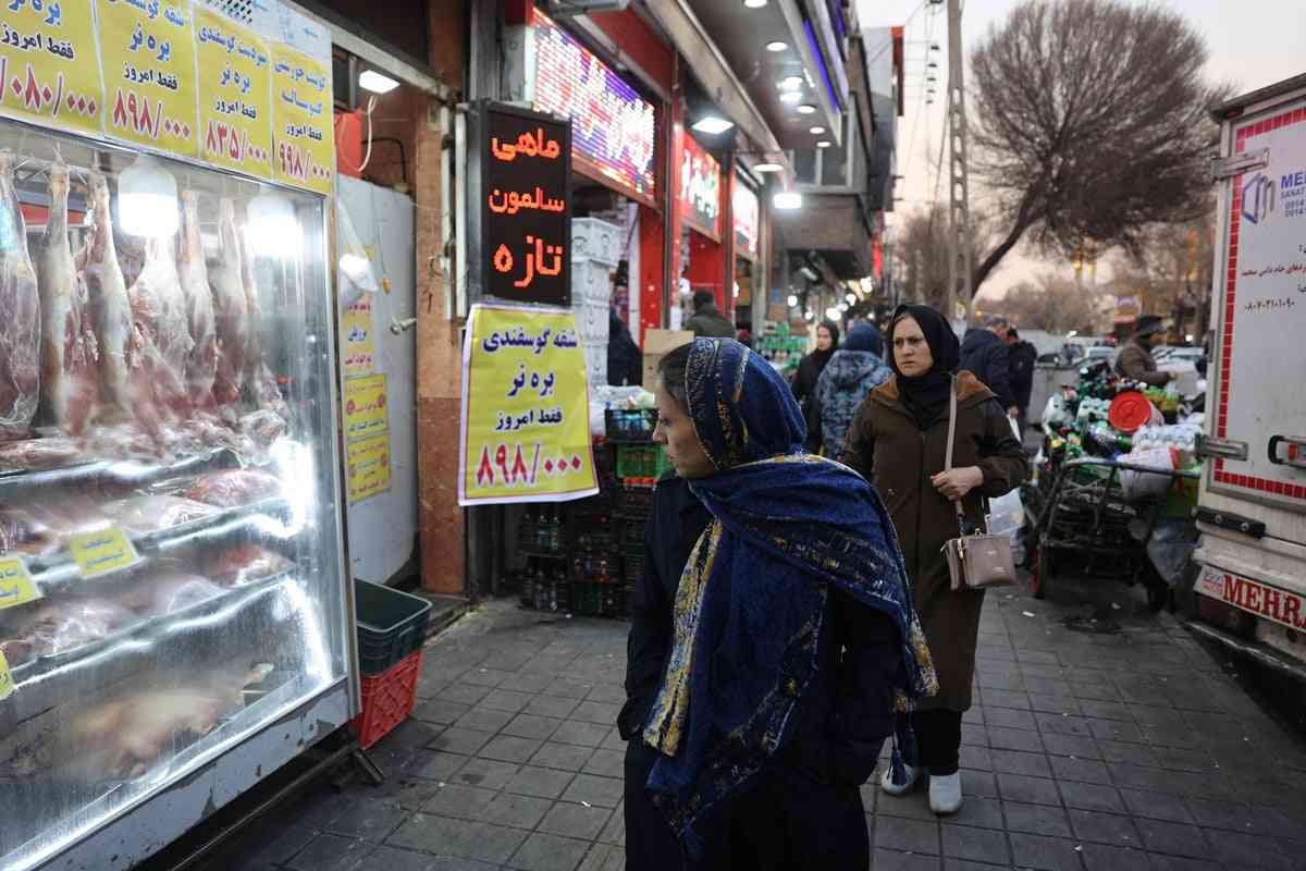イラン政府の「支配が崩れつつある」…285カ所で抗議活動、治安部隊との衝突で36名死亡、イラン全土で巻き起こる反政府デモとストライキ（ニューズウィーク日本版） - Yahoo!ニュース