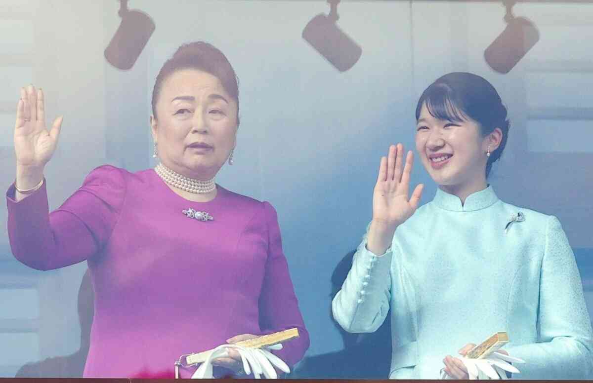 新年一般参賀　「愛子さまのお隣は、楽しそう！」　宮殿ベランダで華子さまら宮妃と談笑のほっこり感（AERA DIGITAL） - Yahoo!ニュース