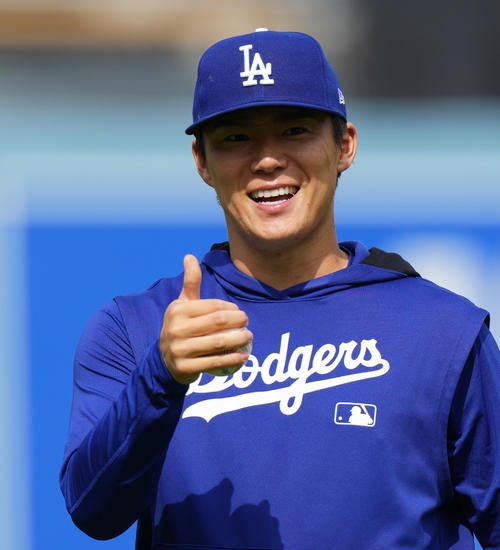 山本由伸、ターコイズカラーのヴィトンバックで遠征出発「さわやかな色！」５日先発で９連勝へ - ＭＬＢ : 日刊スポーツ