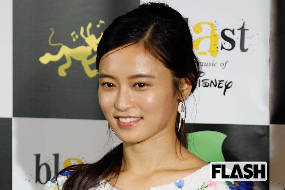 小島瑠璃子「お茶事業」告知も “金髪ネイル” 姿に巻き起こる賛否「1万1000円」の強気価格で注視される “実業家” 路線 | Smart FLASH/スマフラ[光文社週刊誌]