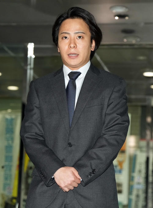 中村鶴松が釈放　「すみません」と発し２度頭下げる　店のドアを蹴り壊した疑いで現行犯逮捕 - 事件・事故 - 芸能 : 日刊スポーツ