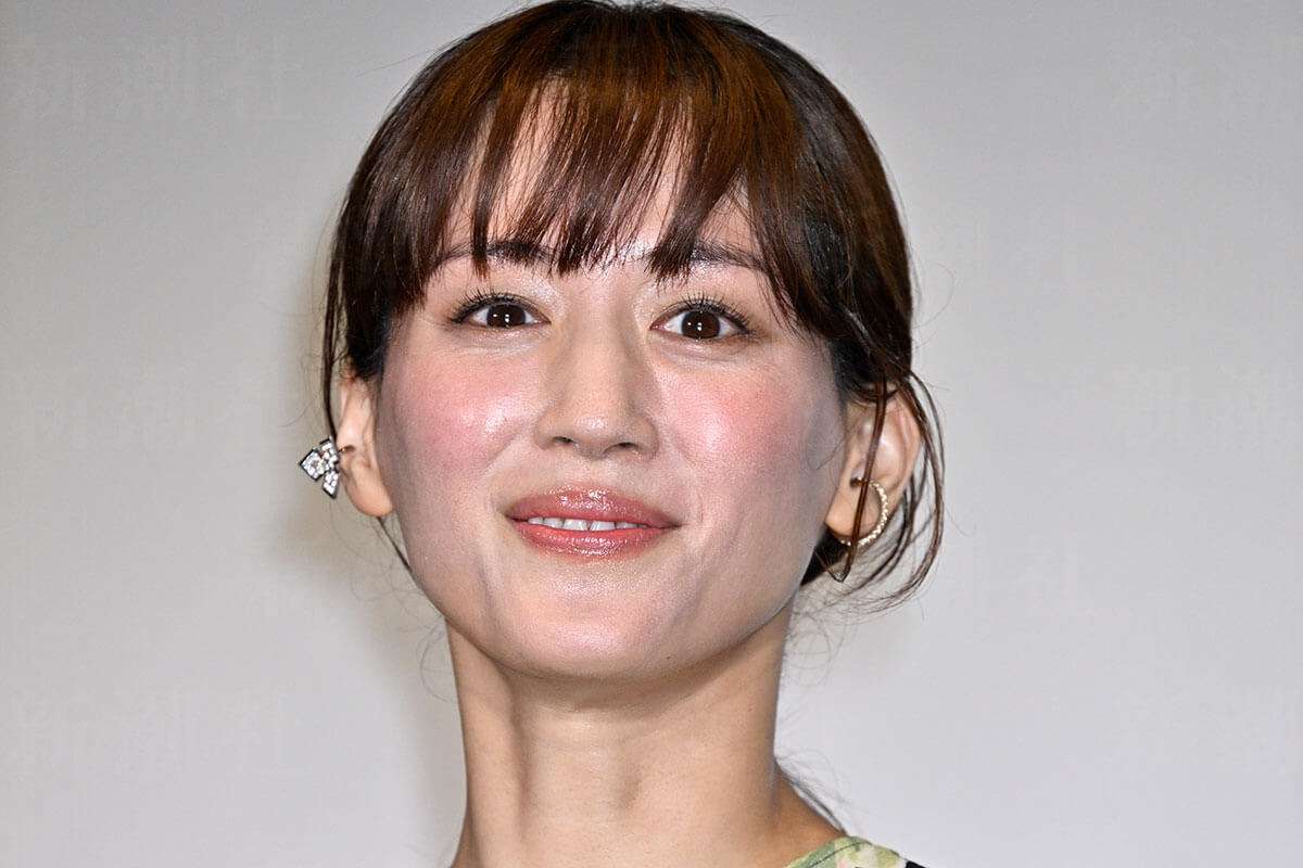 有吉＆綾瀬＆今田の「ウソ臭い司会」に、若者の「不自然な鼻筋と二重まぶた」が目についた『2025年紅白』　一方で“聴き惚れた”アーティストは（全文） | デイリー新潮
