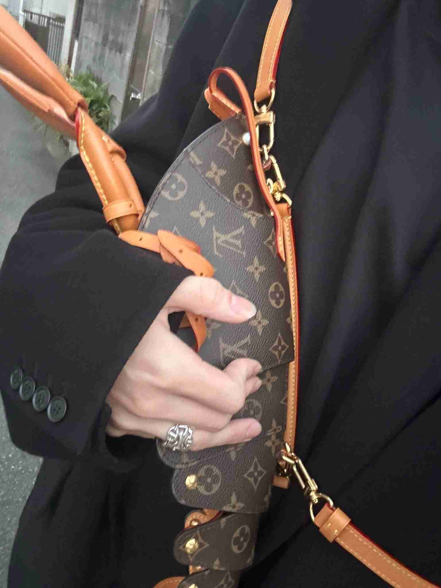 ルイ・ヴィトンの衝撃的なデザインのバッグを思わず二度見！「結構かわいい」「これは欲しい」と大反響 | ガールズちゃんねる - Girls Channel -