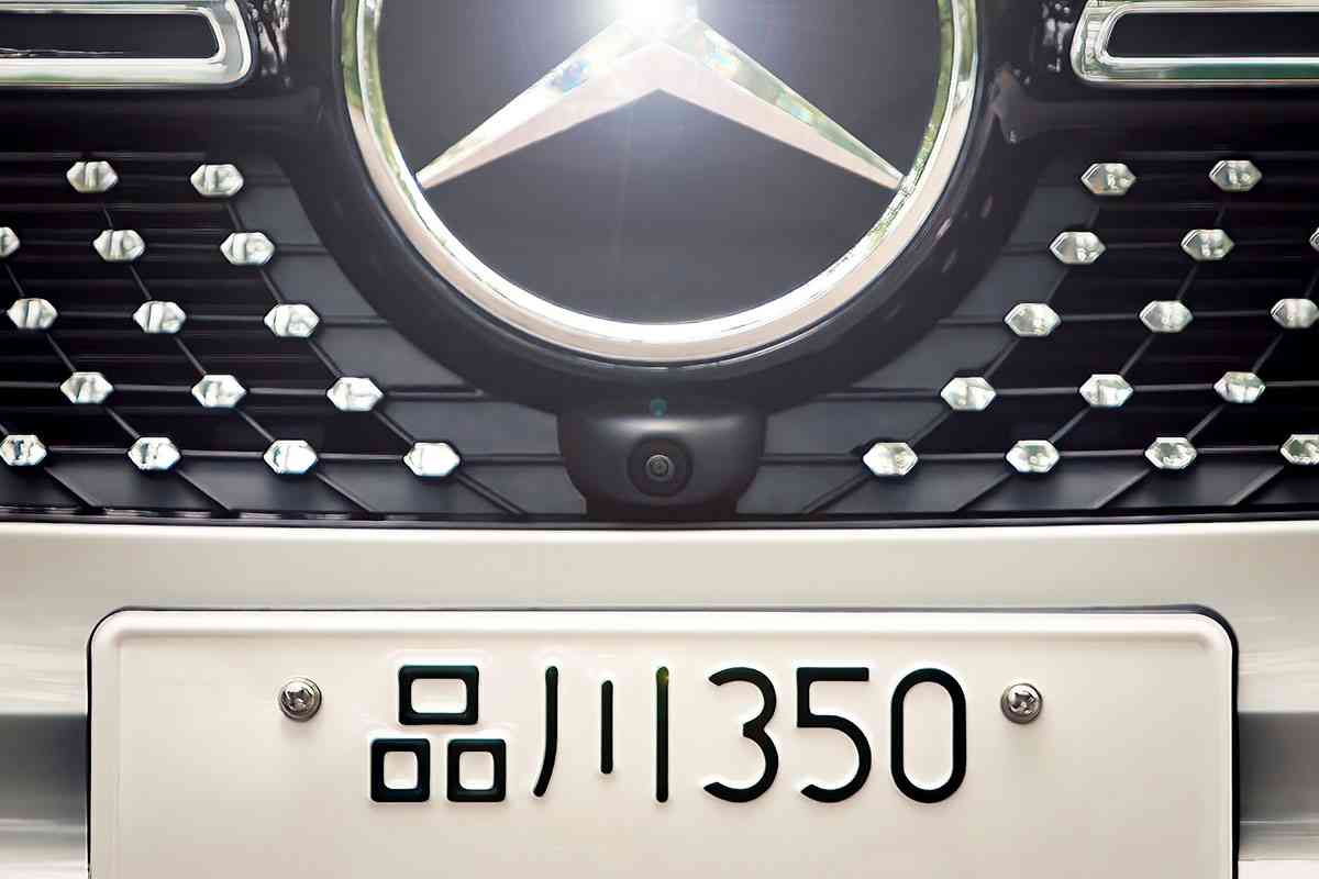 「軽で送迎はかわいそう」だと!? 夫の年収、車種、ナンバープレート…止まらないママ友たちの「カーマウント」の実態