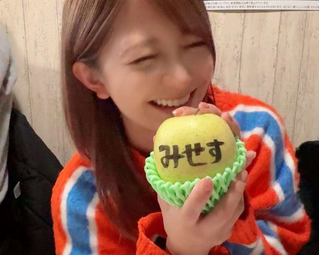 再婚から8年…矢口真里〝元モデル夫〟との顔出し家族ショットに「幸せやな」「仲睦まじいお二人に乾杯…」「奥ちゃま　梅ちゃんさん！」の声