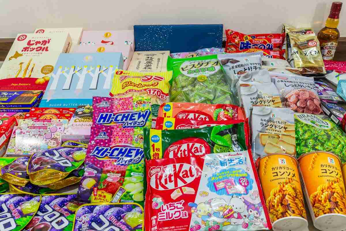 「シール帳」の次は「お菓子帳」が小学生の間で一大ブーム、親世代も巻き込む「平成文化商法」｜概要｜ニュース｜ピンズバNEWS
