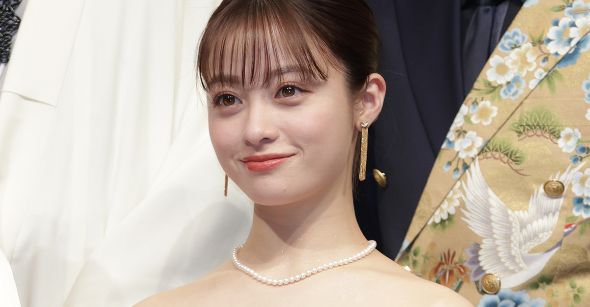 「お願いだから復帰して」橋本環奈 『NHK紅白』の“グダグタ進行”が大不評で“異次元の対応力”に再脚光…ハプニングにも動じない抜群の安定感 | 女性自身