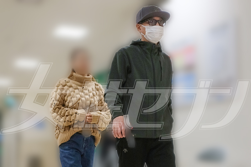 【400日ぶりの肉声】中居正広が独占直撃に語ったこと　騒動後も支え続けた15年来の恋人と百貨店で買い物デート《初2ショット》  (1/6)| 女性セブンプラス