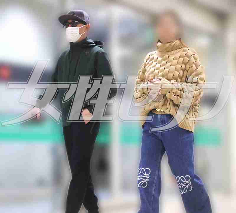 【400日ぶりの肉声】中居正広が独占直撃に語ったこと　騒動後も支え続けた15年来の恋人と百貨店で買い物デート《初2ショット》