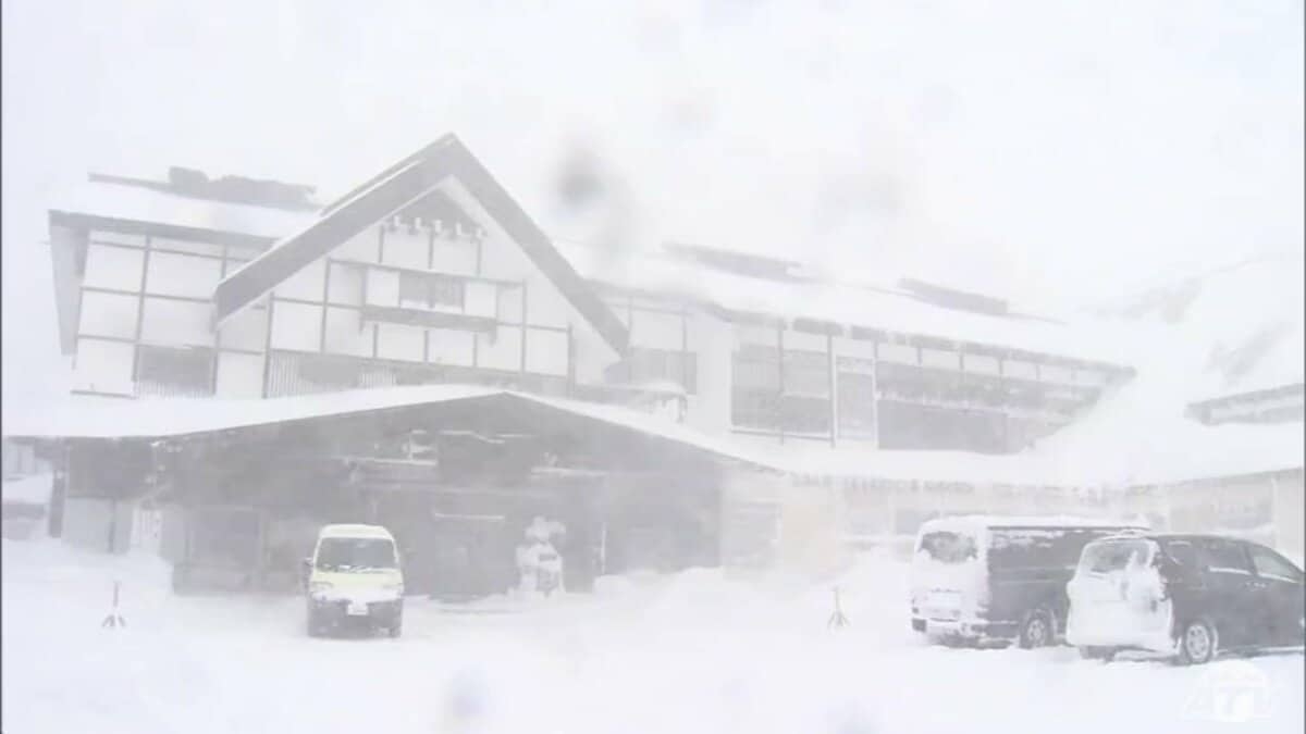 酸ヶ湯で今シーズン全国初の積雪4ｍ超  青森県　豪雪地帯 | TBS NEWS DIG
