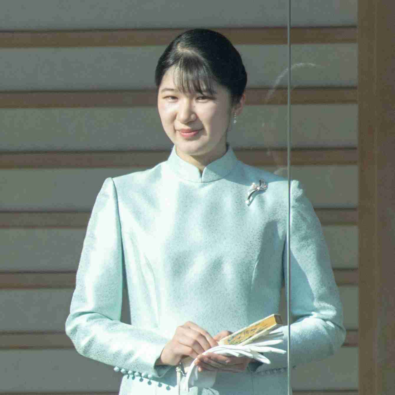 新年の一般参賀【皇后雅子さまと愛子さま】美しきリンクコーデと昨年からの変化（webマガジン mi-mollet） - Yahoo!ニュース