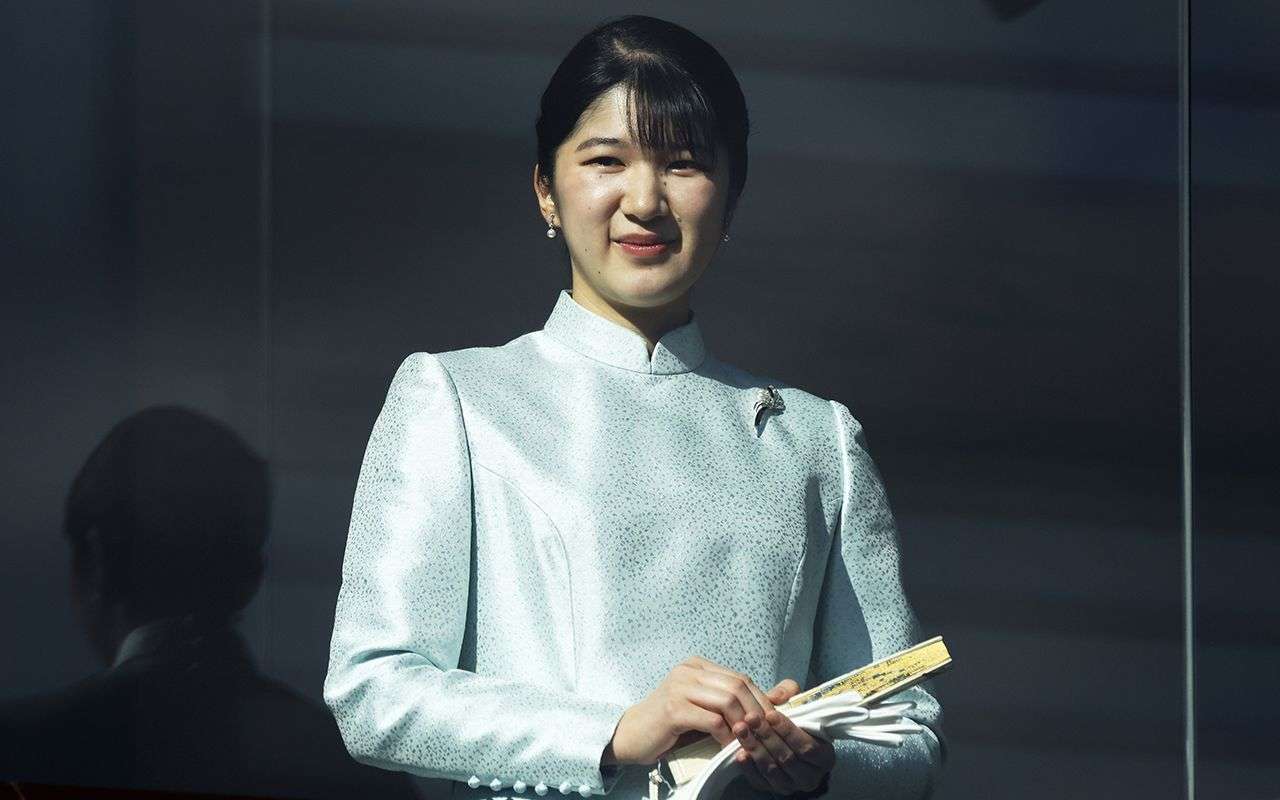 愛子さまの新年参賀ファッションは「これまでとは少し異なる大人な印象を受けました」ファッション評論家・石原裕子氏が注目した“ブローチの身に着け方”（文春オンライン） - Yahoo!ニュース