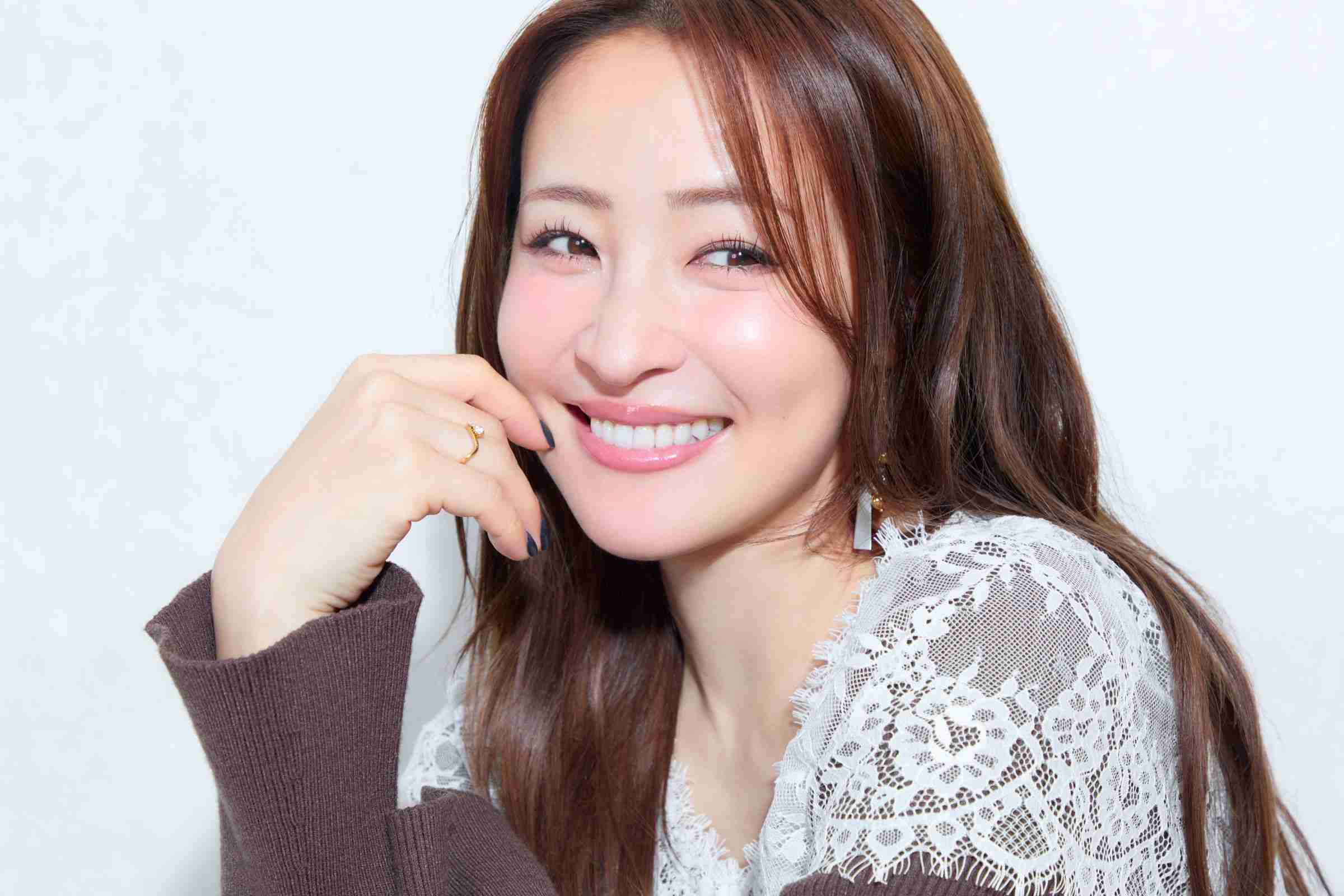 大沢あかねさん（40）ネットの“整形”指摘はむしろ「ありがたい」30代後半で目覚めた美容の楽しさ！｜VERY