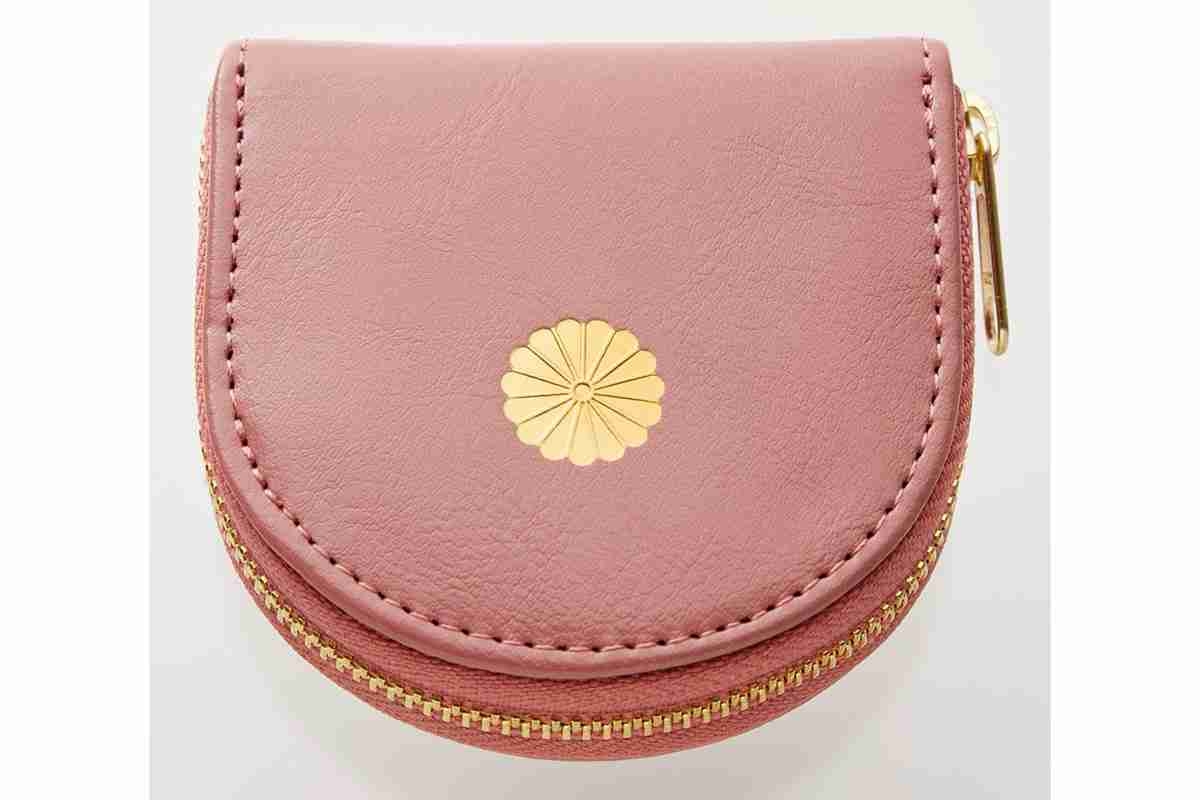 《数万円で転売も》”皇居財布”が爆売れで即完売…販売団体に聞いた“喜べない事情”