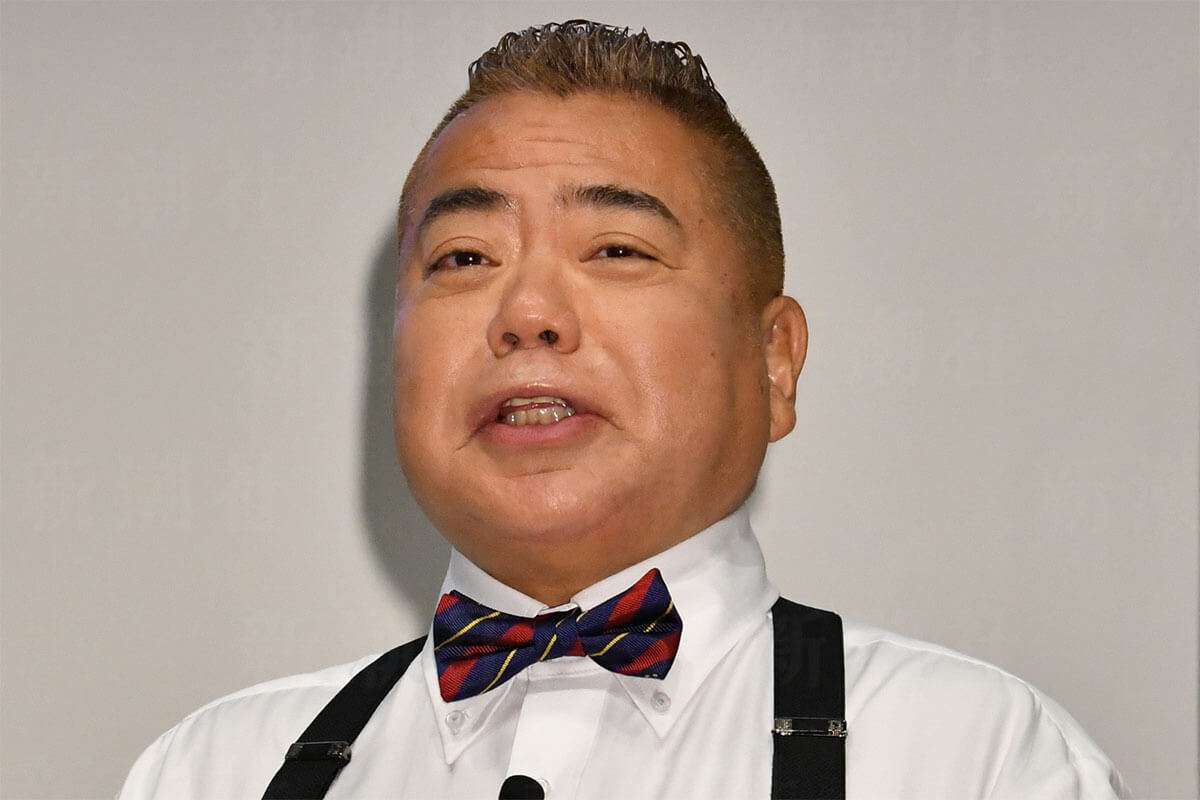 61歳の出川哲朗が直面する「愛されキャラ」の曲がり角　「充電旅」はマンネリと違和感で視聴率ダウン | デイリー新潮