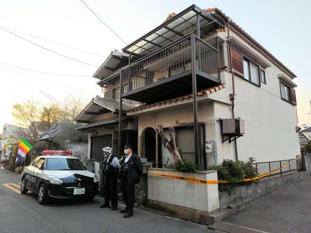 民家の浴槽内に男性遺体、ふた閉まり上に家財道具　大阪府警が捜査