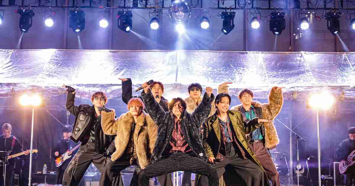WEST.が歌舞伎町でサプライズフリーライブ、今年の気合いをアピール「2026年懸けとんじゃ！」（ライブレポート / コメントあり） - 音楽ナタリー