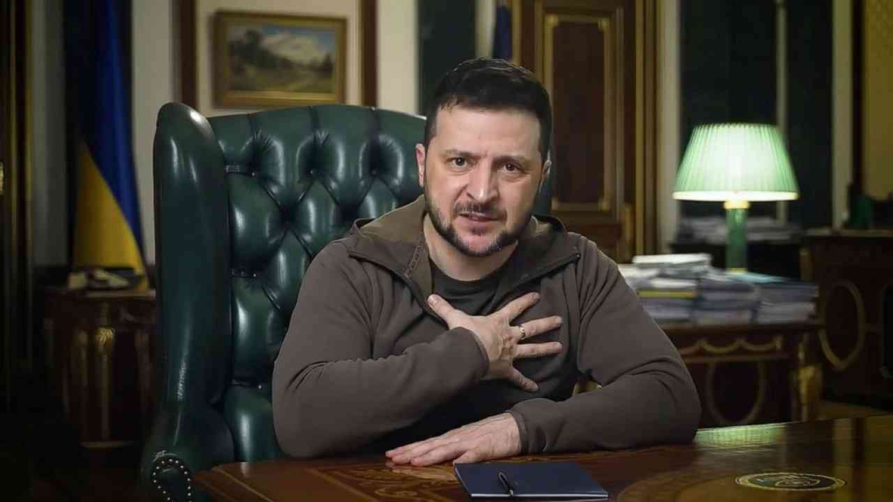RIA Novosti Aydınlık'ın Zelenskiy'in yakın çevresiyle ilgili yolsuzluk haberinin izini sürdü: Zelenskiy’in yolsuzluk şeması tamamlanıyor