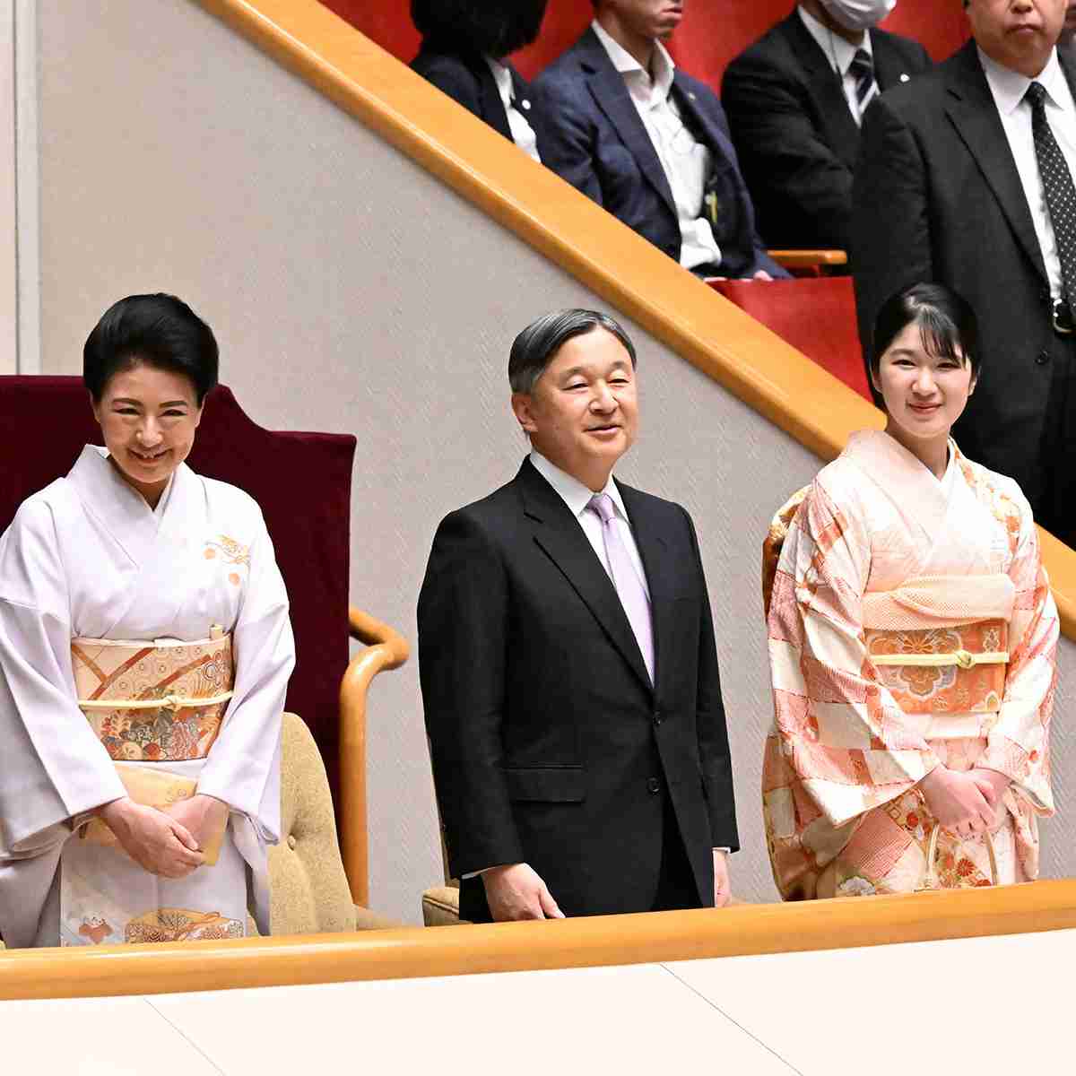 愛子さま　6年ぶりにご一家で大相撲をご観戦！「貴重な瞬間」と感激続出した雅子さまとの“連携”（女性自身） - Yahoo!ニュース