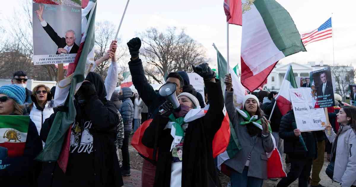イラン、デモ弾圧で500人超死亡か　トランプ政権は介入や制裁を検討 - 日本経済新聞