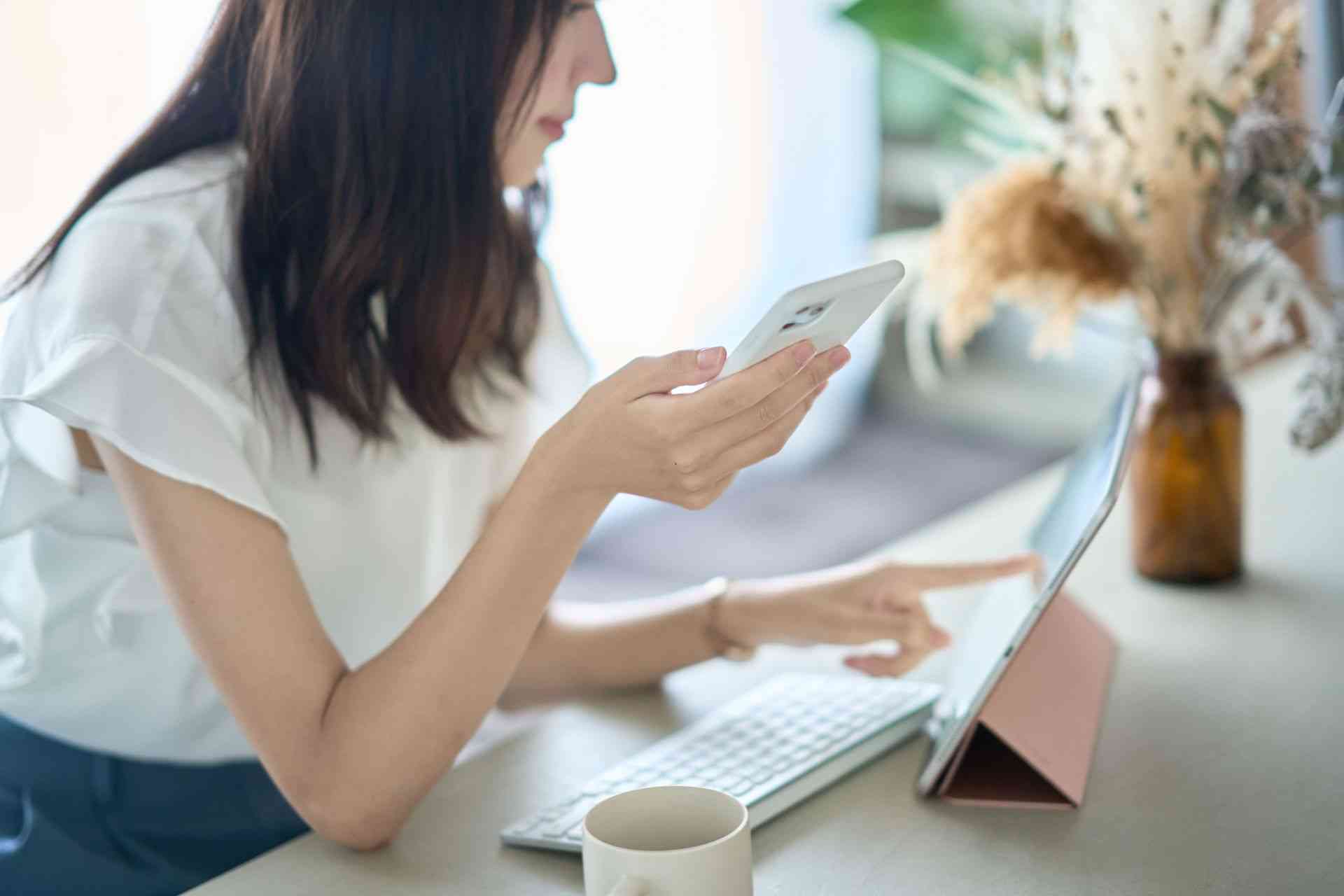         「“自分より収入や見た目がパッとしない男”が若い女性と結婚している」と嘆く中年男性が抱きがちな“致命的な勘違い”  |  日刊SPA!    