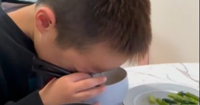 ごはんが美味しすぎて号泣の6歳少年　大人も圧倒「この感情は経験したことない」「前世の記憶かな」 | オリコンニュース（ORICON NEWS）