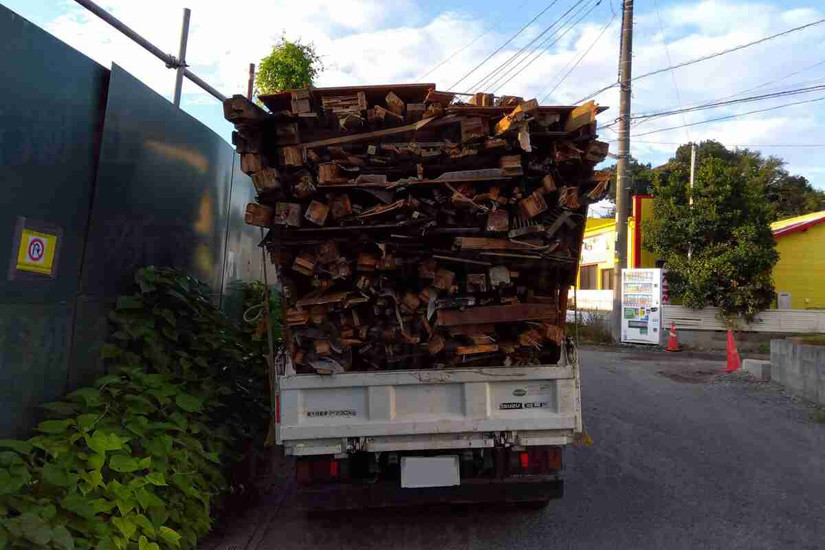 「クルマを追跡され窓ガラスをドンドン叩かれて……」　「クルド人問題」対処を訴える議員たちの記者会見で明かされた意外な結末（デイリー新潮） - Yahoo!ニュース