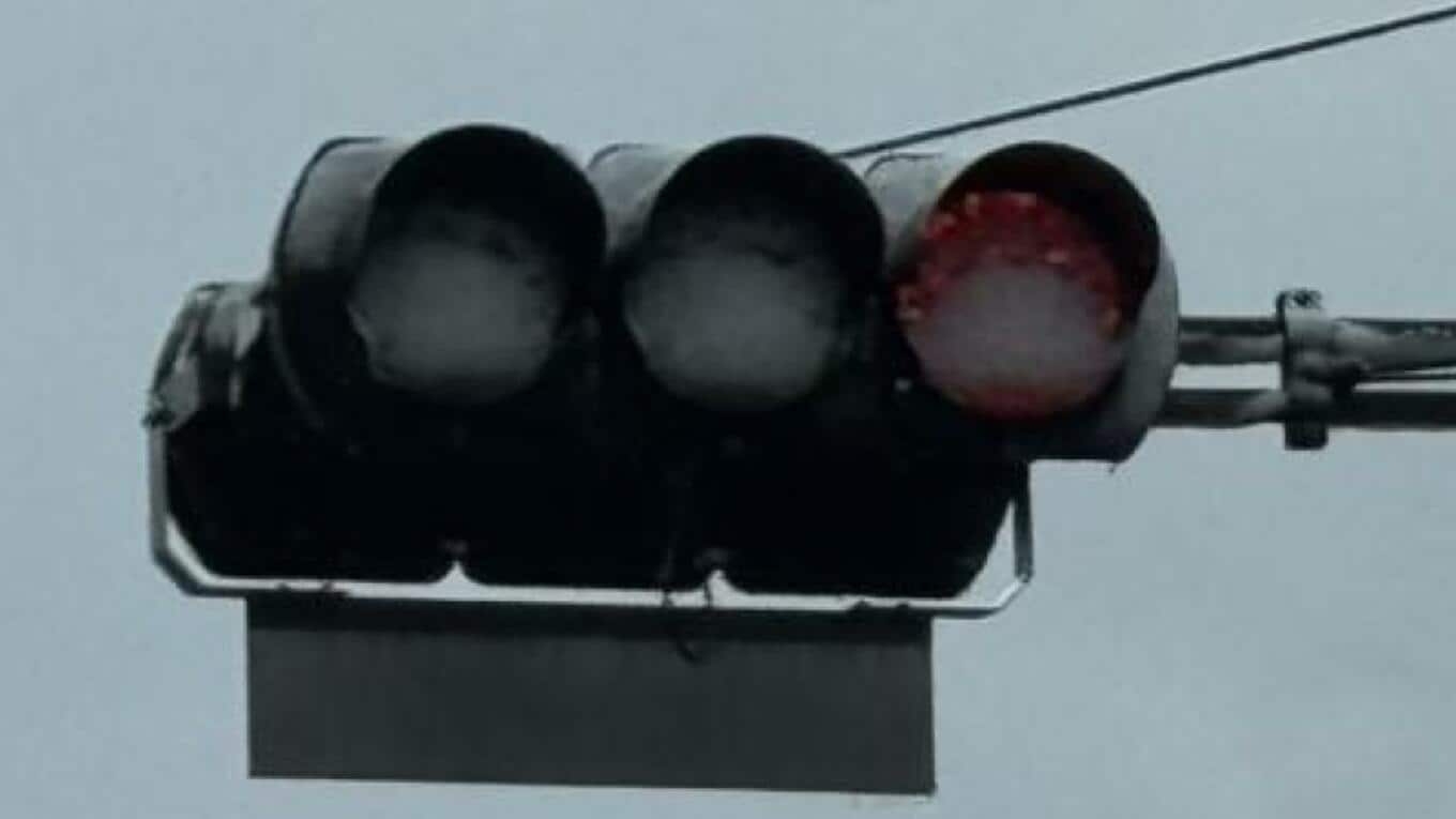 「雪で信号が見えない」長崎で目撃された現象　原因はLED化？ ‟省エネ・高寿命‟が裏目に…盲点の雪トラブル
