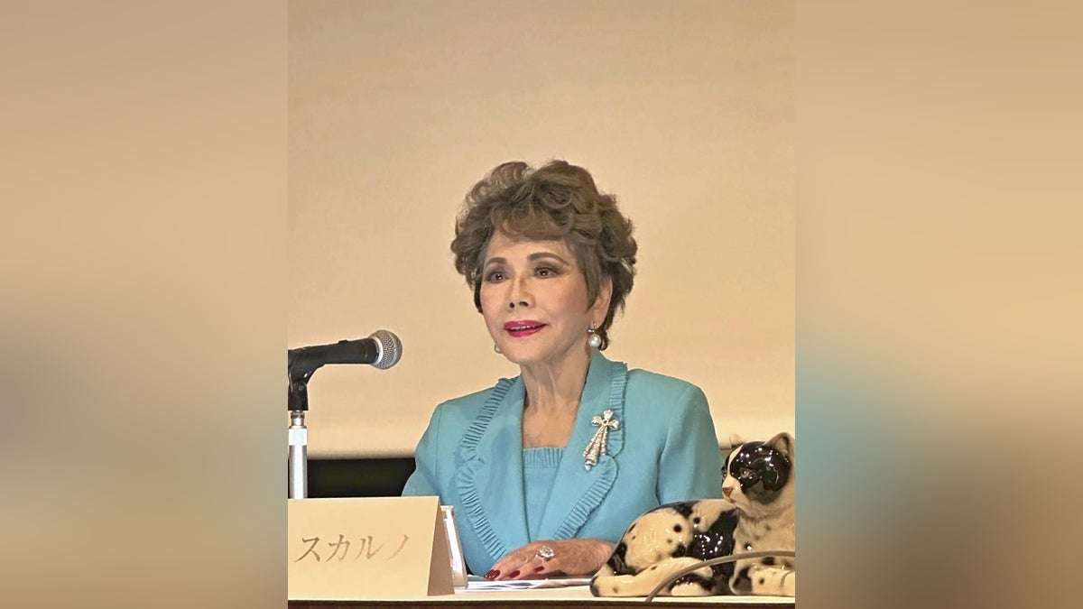 デヴィ夫人、事務所の従業員にグラス投げつけた容疑で書類送検…「投げつけていない」と否認 : 読売新聞