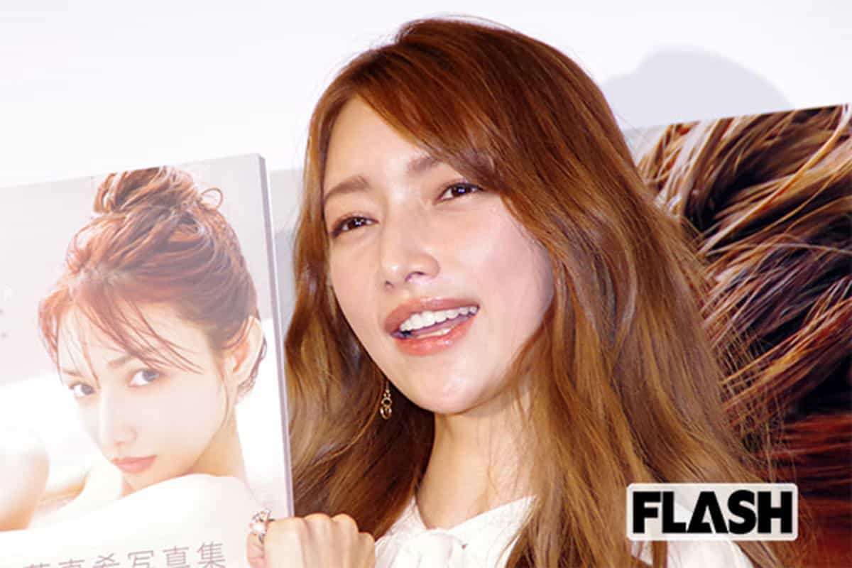 後藤真希、バスツアー開催「飯田圭織の1.5倍超」の値段でもファン納得…写真集 “爆売れ” 以降も衰えぬカリスマ人気 | Smart FLASH/スマフラ[光文社週刊誌]