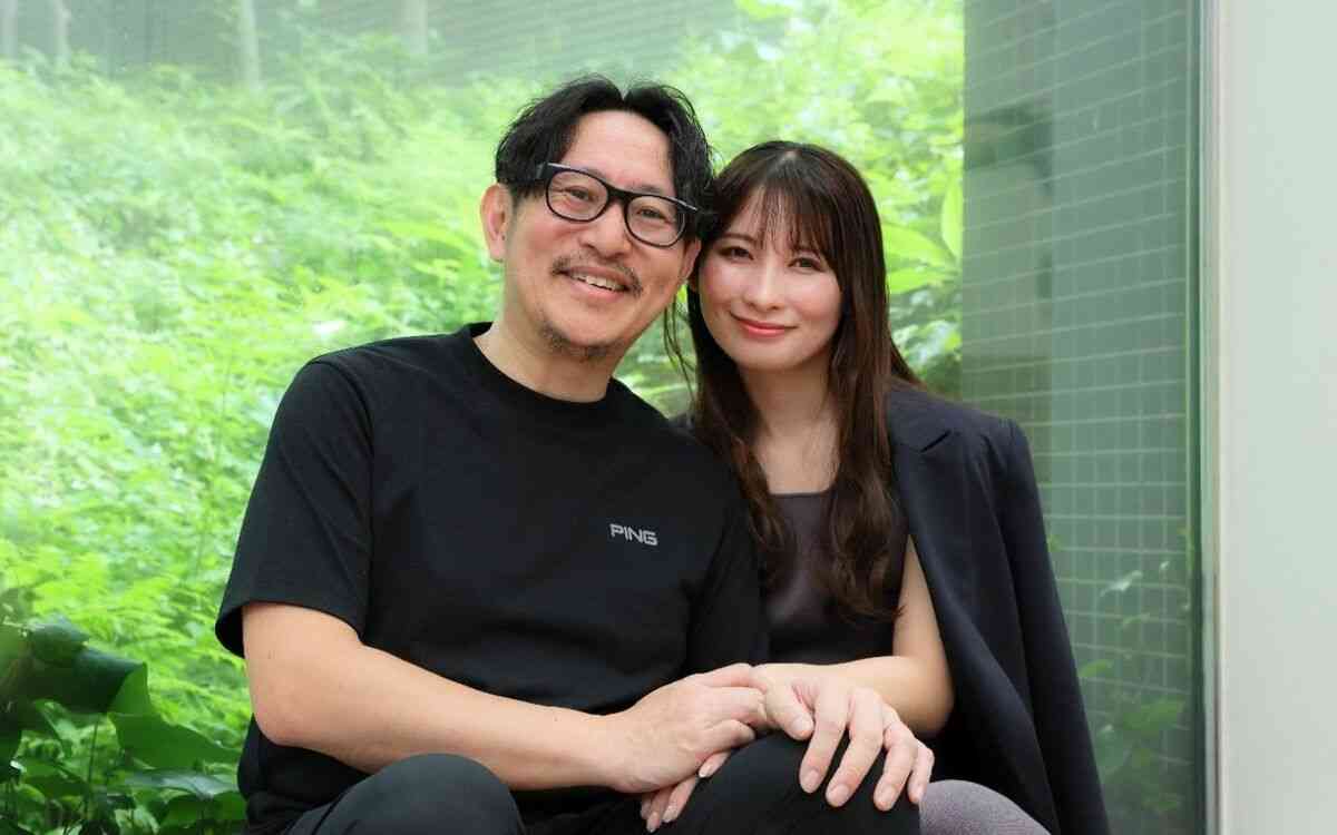 “再婚を諦めていた”バツ2の50歳医師→「24歳下の若い女性」と交際9か月で電撃結婚…テレビで話題の“年の差夫婦”が明かす、馴れ初め秘話 | となりの結婚 | 文春オンライン