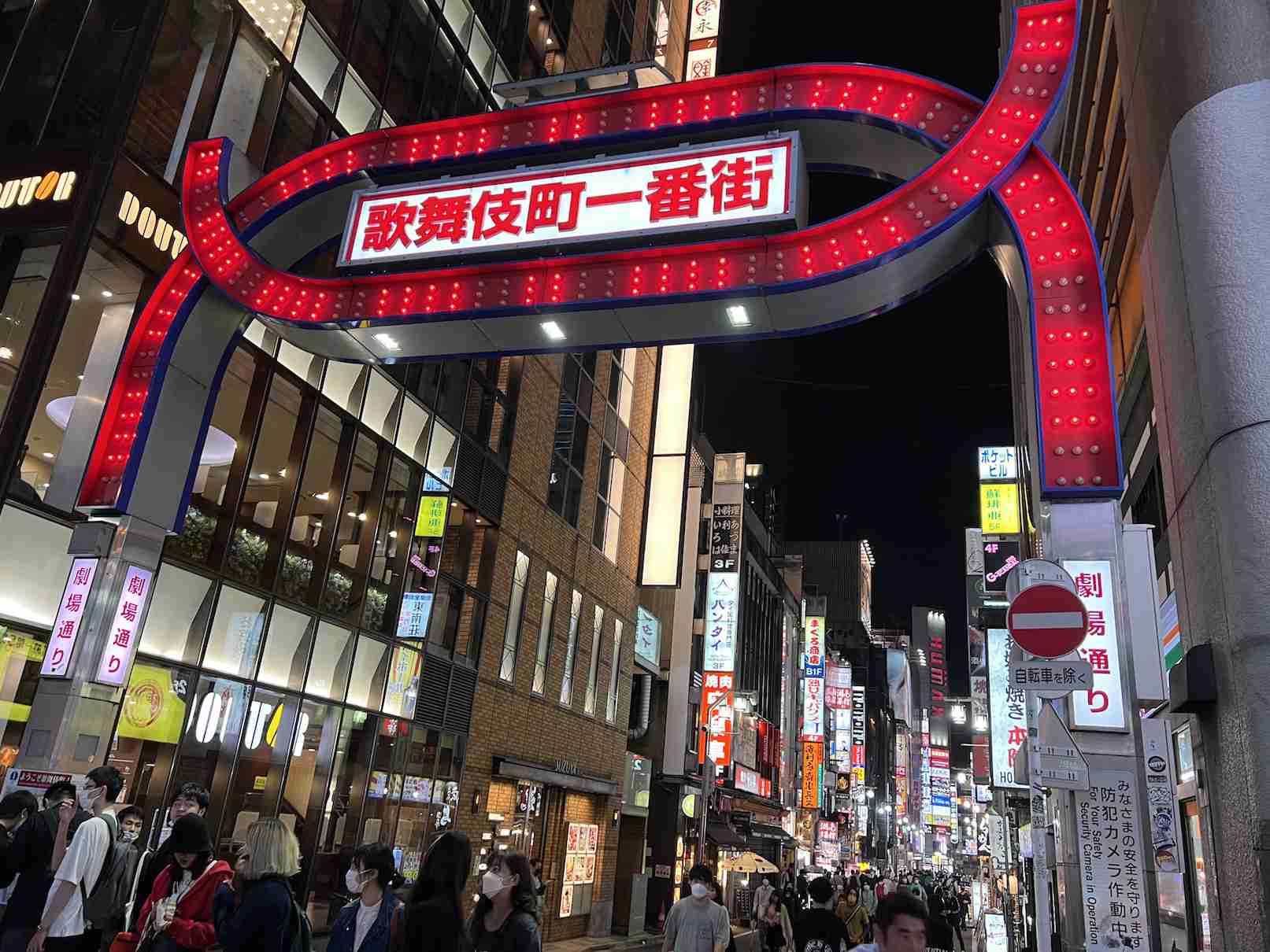         ホストと闇金が結託し、女性を海外へ送り出す「人身売買」が急増。念書には実家住所と親の名前まで書かされ…  |  日刊SPA!    